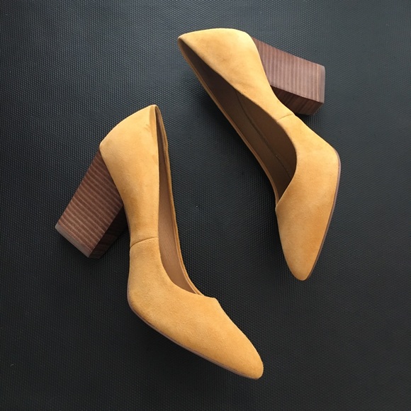 Like new condition.Yellow Crown Vintage heels. 10M - Picture 8 of 8